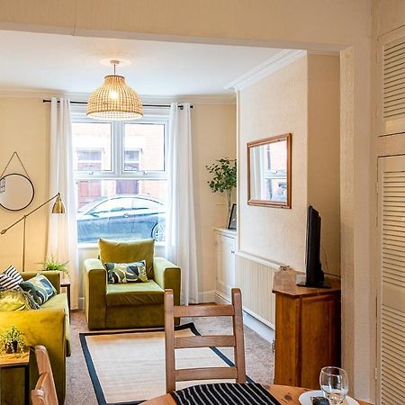 2 Bed, Up To 6 Guests Near Chester City Centre Exterior foto